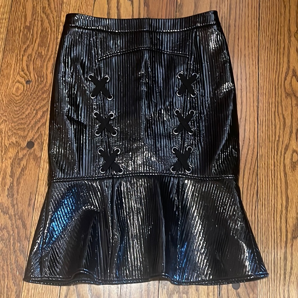 BCBG  PATENT  LEATHER LACE UP SKIRT SIZE MEDIUM BLACK